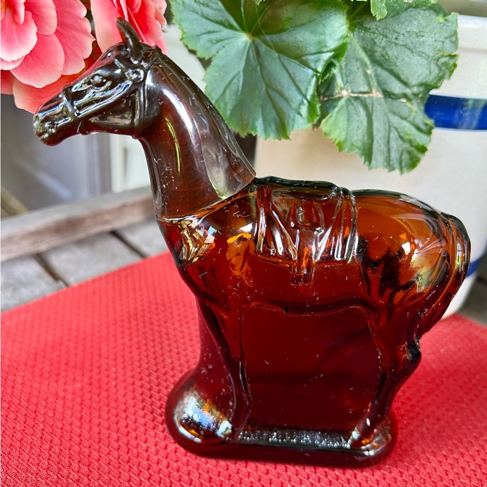 VINTAGE 70’s AVON SPORT OF KINGS HORSE RACEHORSE EMPTY GLASS AFTERSHAVE …